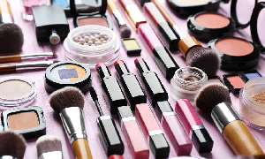 化妆品板块最新行情：2024年5月28日报887.84点 跌幅达1.63%