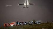 私人飞机迫降机场 4人受伤无人死亡