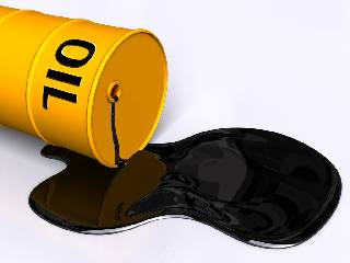 秘鲁一家炼油厂发生原油泄露