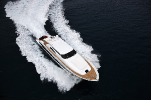 意大利著名游艇制造商Capoforte公司推出该品牌的第一款全电动型号SQ240i游艇