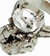 Yves Saint Laurent做旧水晶戒指